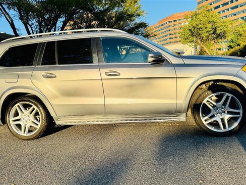 Used 2014 Mercedes-Benz GL 550 4MATIC image 6