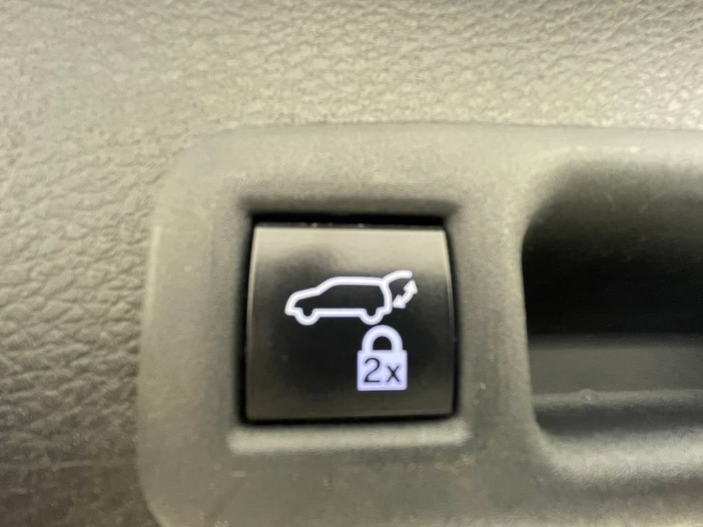 Used 2023 Toyota Sienna XLE FWD image 8