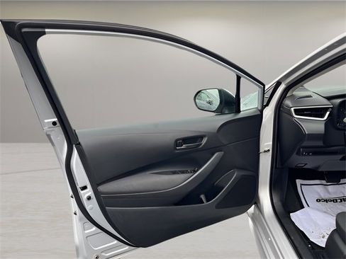 Used 2024 Toyota Corolla LE image 9