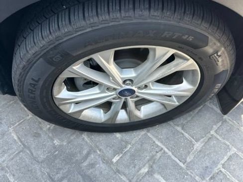 Used 2018 Ford Escape SE FWD image 2