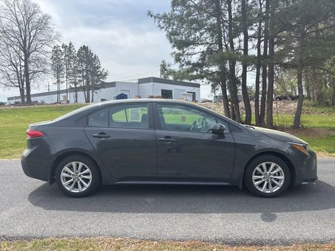 Used 2026 Toyota Corolla LE w/ LE Premium Package image 4