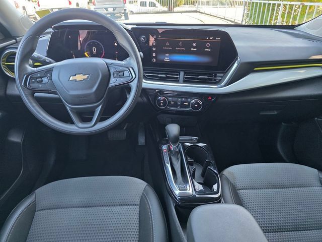 Used 2025 Chevrolet Trax LT FWD image 13