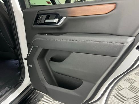 Used 2025 GMC Yukon Denali image 31