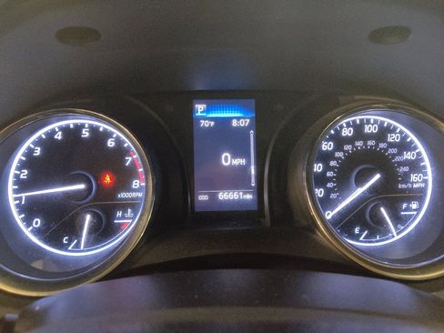 Used 2020 Toyota Camry LE image 23