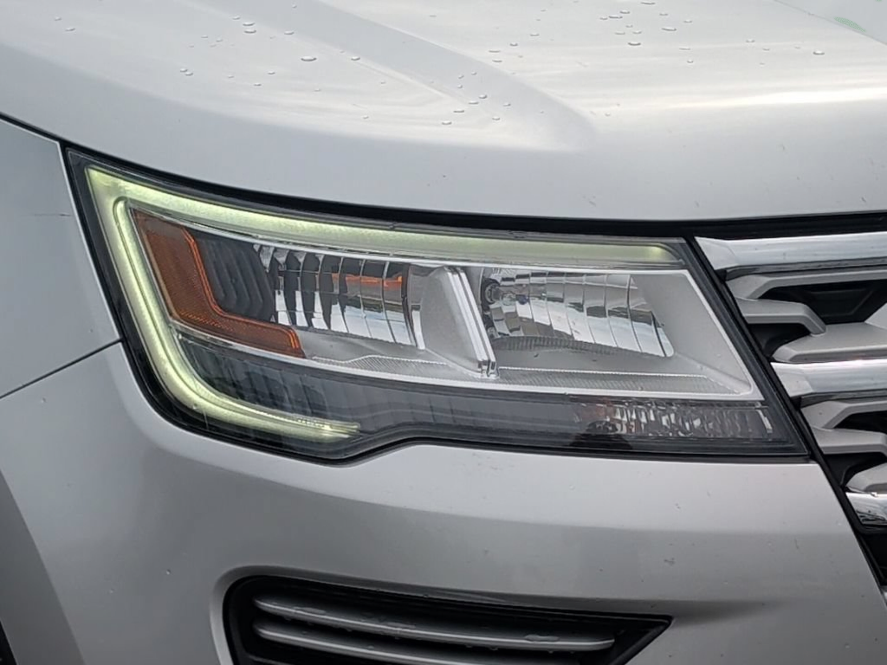 Used 2018 Ford Explorer XLT FWD image 40