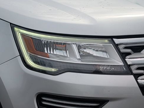 Used 2018 Ford Explorer XLT FWD image 40