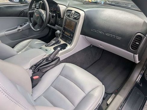 Used 2005 Chevrolet Corvette Coupe w/ Preferred Equipment Group RWD image 13