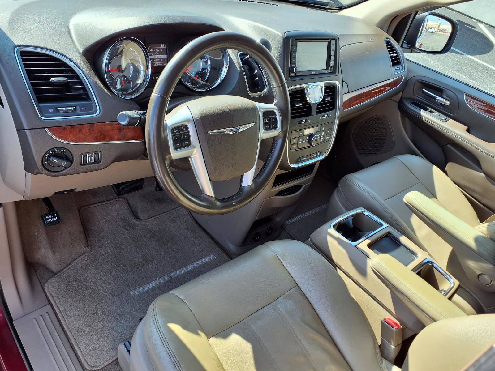 Used 2014 Chrysler Town & Country Touring FWD image 19