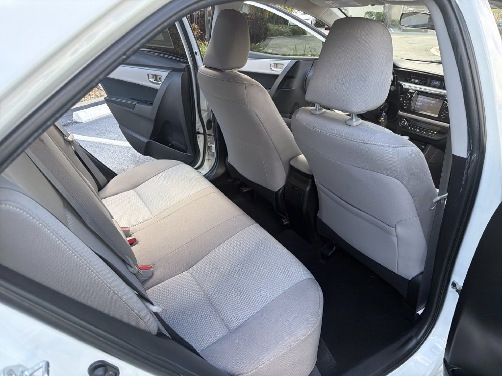 Used 2016 Toyota Corolla LE FWD image 31