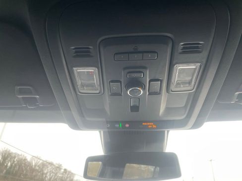 Used 2024 Chevrolet Suburban Premier image 39