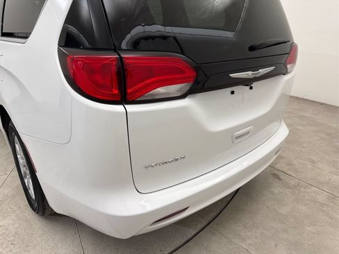 Used 2023 Chrysler Voyager LX FWD image 21