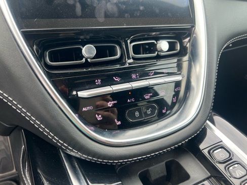 Used 2021 Aston Martin DBX AWD/4WD image 19