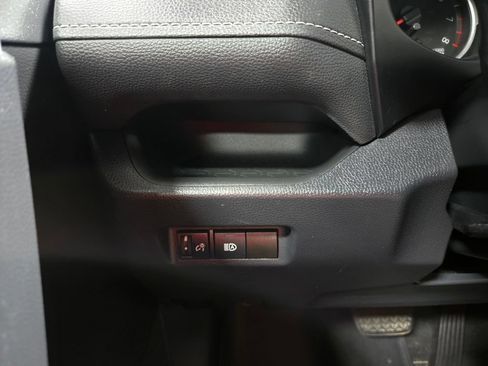 Used 2021 Toyota RAV4 LE AWD/4WD image 13