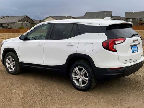Used 2024 GMC Terrain SLE image 6