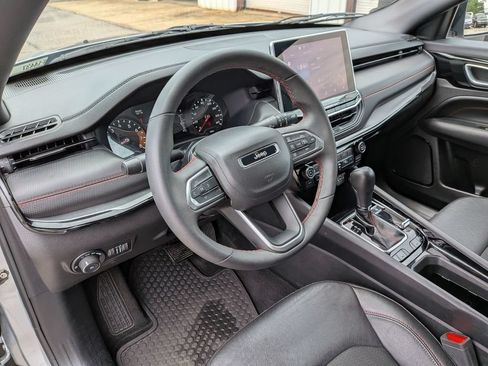 Used 2024 Jeep Compass Trailhawk AWD/4WD image 32