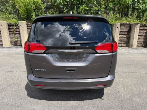 Used 2020 Chrysler Voyager L FWD image 30