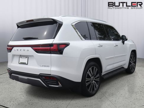 Used 2024 Lexus LX 600 4WD w/ Luxury Package image 7