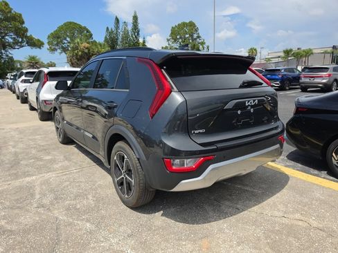 Used 2024 Kia Niro EX FWD image 13