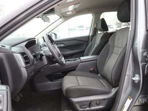 Used 2024 Nissan Rogue SV image 25