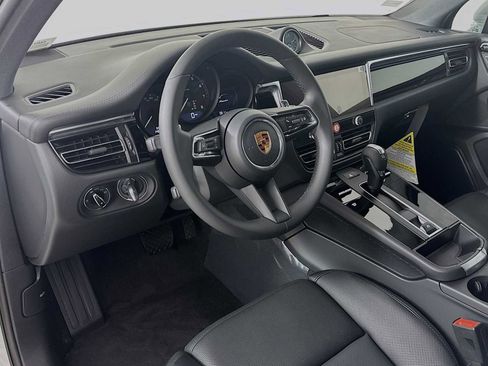 New 2026 Porsche Macan image 4