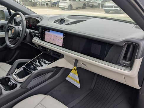 New 2026 Porsche Cayenne Coupe AWD/4WD image 25