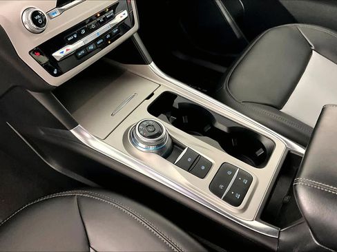 Used 2024 Ford Explorer XLT w/ Equipment Group 202A image 16