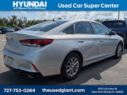 Used 2018 Hyundai Sonata SE FWD image 2