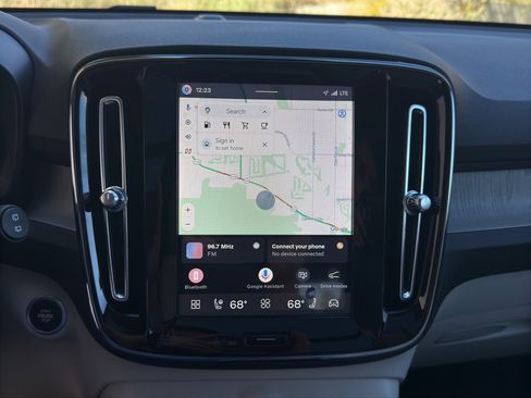 New 2026 Volvo XC40 B5 Plus w/ Protection Package Premier image 18