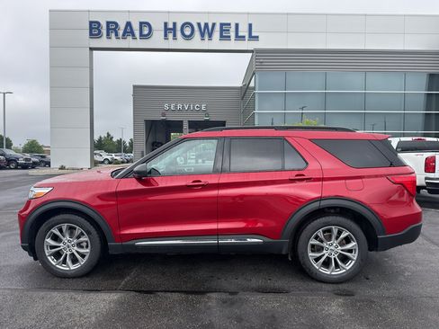 Used 2022 Ford Explorer XLT w/ Equipment Group 202A AWD/4WD image 9