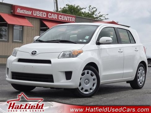 Used 2014 Scion xD FWD image 1