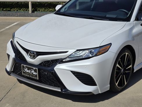 Used 2018 Toyota Camry XSE image 10