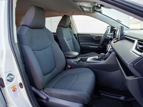 Used 2019 Toyota RAV4 LE w/ Carpet Mat Package AWD/4WD image 19