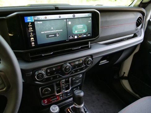 Used 2025 Jeep Gladiator Rubicon w/ Safety Group AWD/4WD image 14