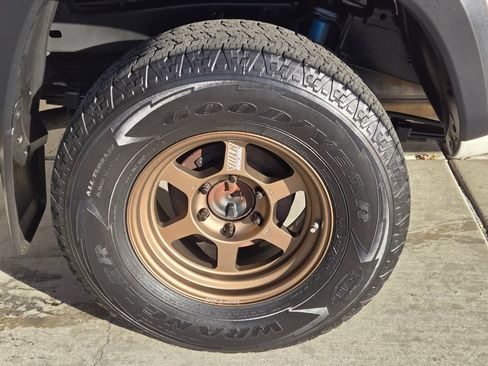 Used 2021 Toyota Tacoma TRD Off-Road w/ Technology Package image 9