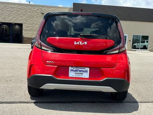 Used 2023 Kia Soul S FWD image 5