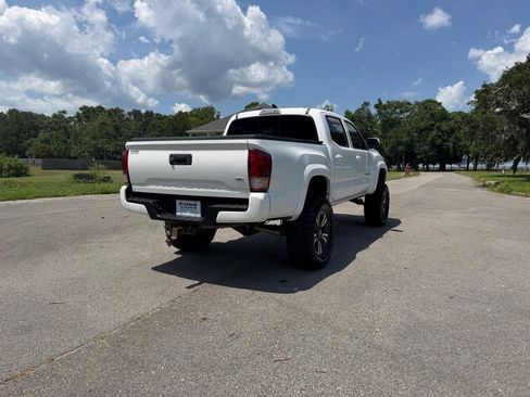 Used 2017 Toyota Tacoma TRD Sport w/ Tow Package RWD image 5