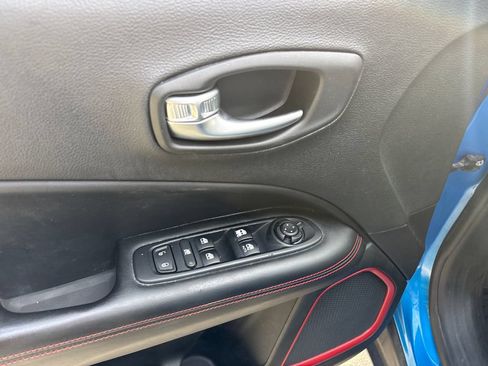 Used 2018 Jeep Compass Trailhawk w/ Popular Equipment Group AWD/4WD image 17
