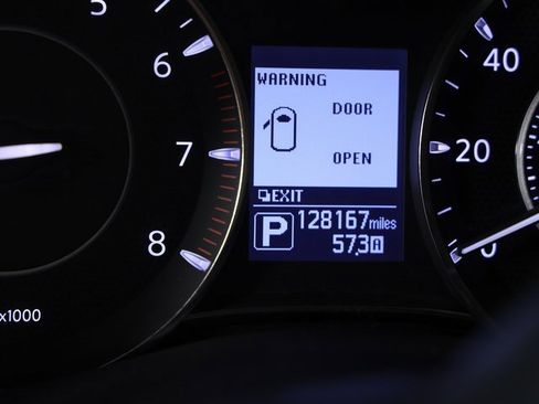 Used 2017 Nissan Armada Platinum w/ Interior Lighting Package image 27