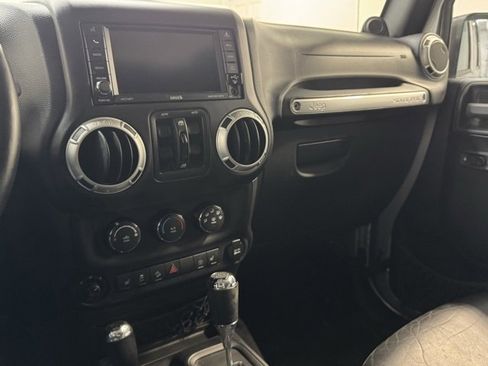 Used 2014 Jeep Wrangler Unlimited Freedom Edition image 18