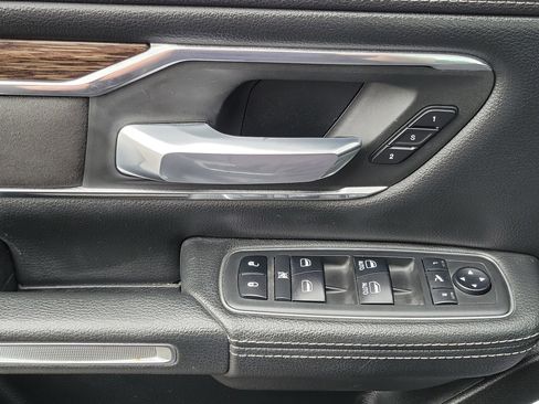 Used 2019 RAM 1500 Laramie AWD/4WD image 15