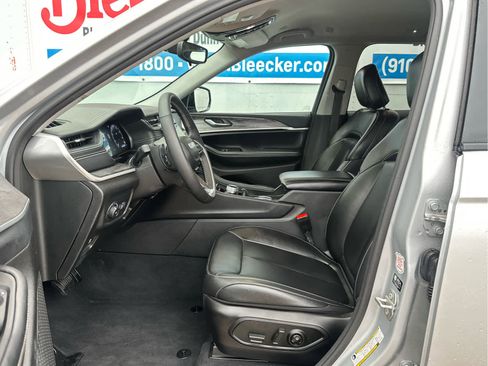 Used 2024 Jeep Grand Cherokee Limited image 23