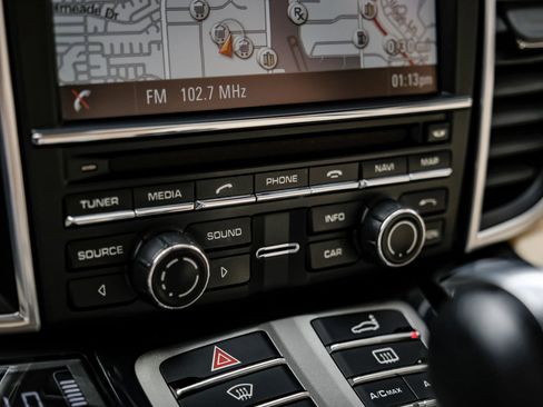 Used 2016 Porsche Panamera image 28