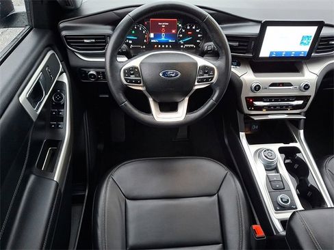 Used 2022 Ford Explorer XLT w/ Equipment Group 202A image 11