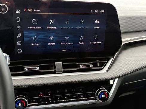 Used 2025 Chevrolet Equinox LT w/ Convenience Package II image 11