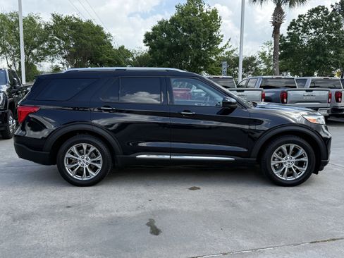 Used 2022 Ford Explorer Limited image 3