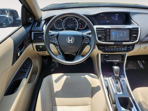 Used 2017 Honda Accord EX-L image 10