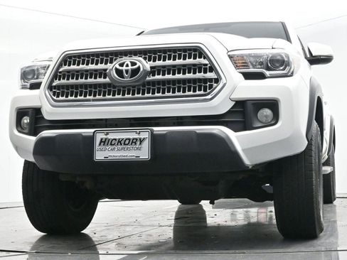 Used 2017 Toyota Tacoma TRD Off-Road image 43