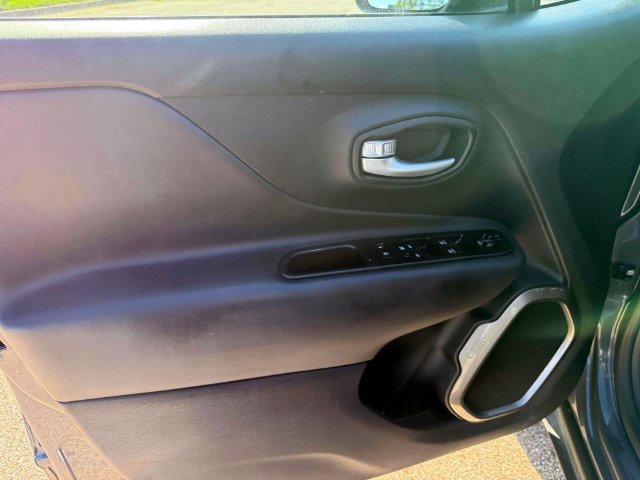 Certified 2023 Jeep Renegade Latitude AWD/4WD image 14