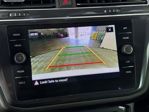 Used 2022 Volkswagen Tiguan SE R-Line image 17