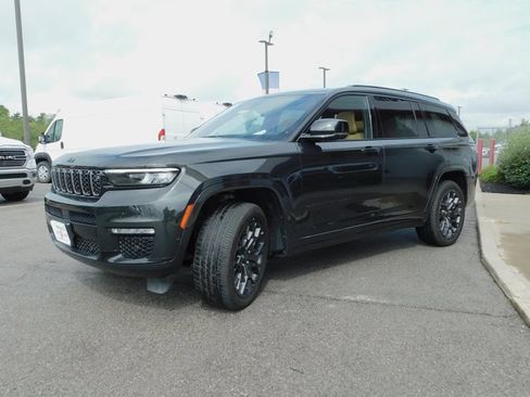 Used 2023 Jeep Grand Cherokee L Summit image 4